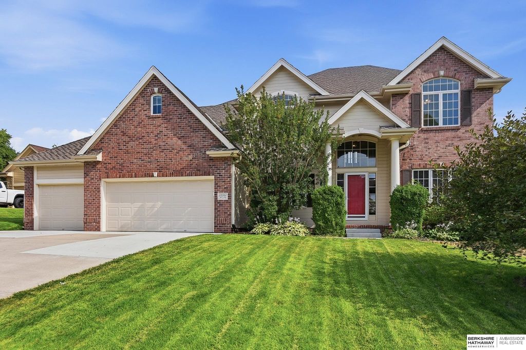 17321 Monroe Circle, Omaha, NE 68135