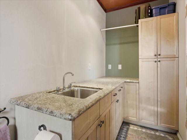 702 E Peralta Way, Fresno, CA 93704