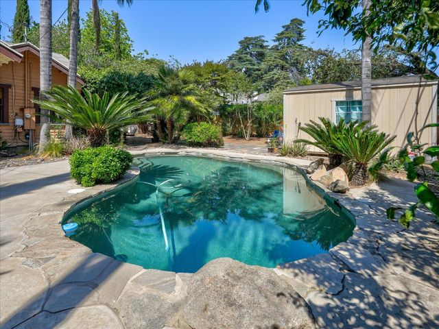 702 E Peralta Way, Fresno, CA 93704