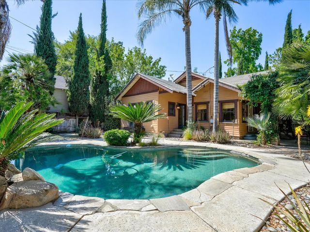 702 E Peralta Way, Fresno, CA 93704