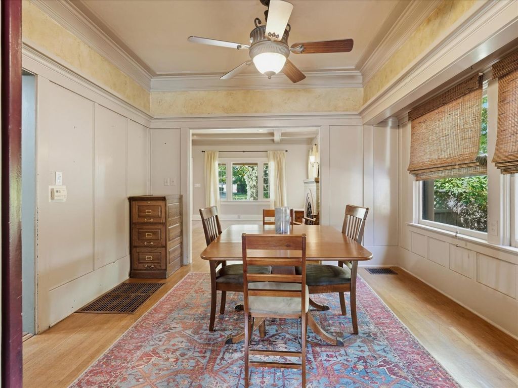 Image 10 of property listing at 702 E Peralta Way, Fresno, CA 93704