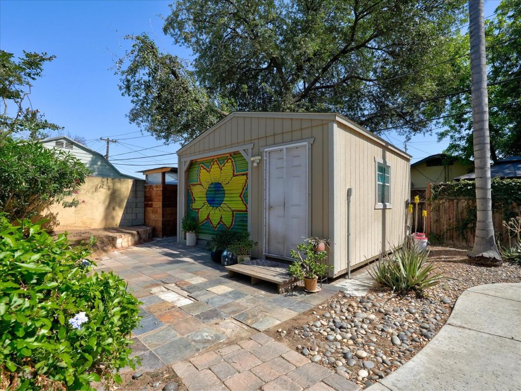 Image 33 of property listing at 702 E Peralta Way, Fresno, CA 93704