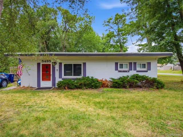 5495 Savoy Drive, Waterford Charter Township, MI 48327