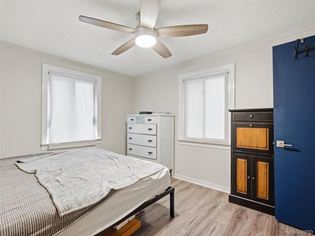 5495 Savoy Drive, Waterford Charter Township, MI 48327