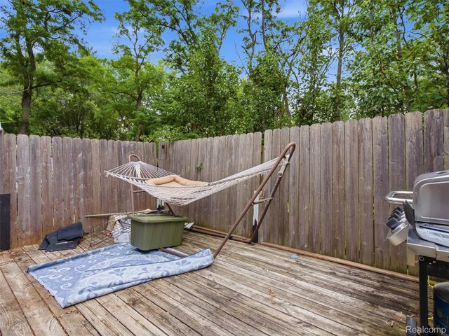 5495 Savoy Drive, Waterford Charter Township, MI 48327