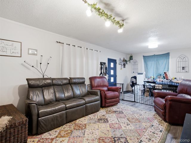 5495 Savoy Drive, Waterford Charter Township, MI 48327