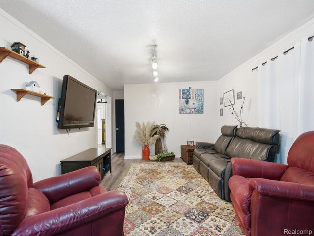 5495 Savoy Drive, Waterford Charter Township, MI 48327