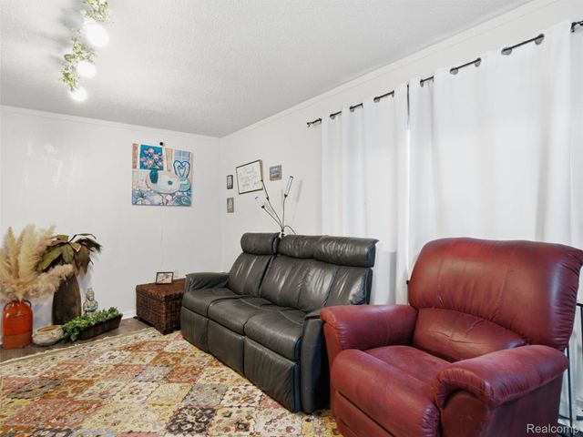5495 Savoy Drive, Waterford Charter Township, MI 48327