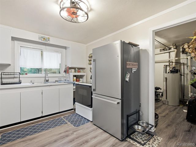 5495 Savoy Drive, Waterford Charter Township, MI 48327