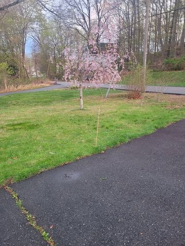 41 Linwood St, Haverhill, MA 01830