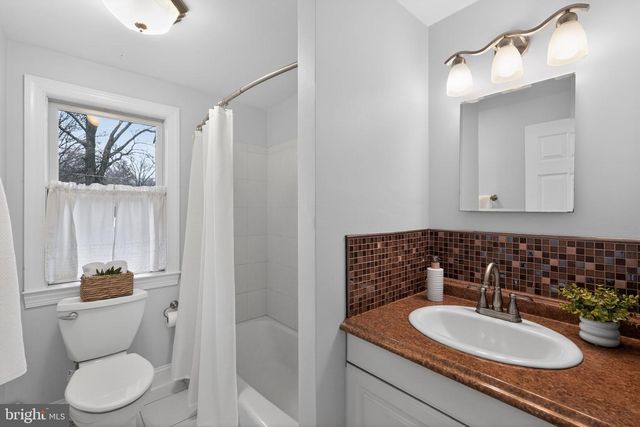 1440 CATHYS LN, North Wales, PA 19454