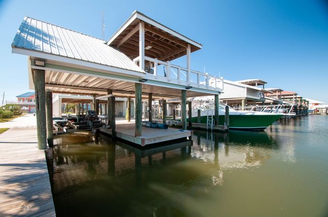 102 Constantin Dr, Golden Meadow, LA 70357