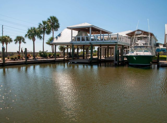 102 Constantin Dr, Golden Meadow, LA 70357