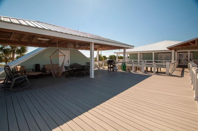 102 Constantin Dr, Golden Meadow, LA 70357