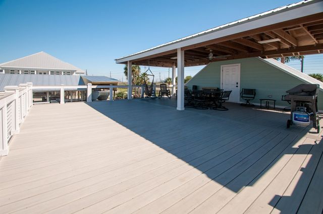 102 Constantin Dr, Golden Meadow, LA 70357