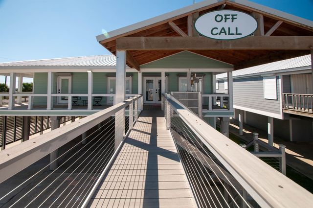 102 Constantin Dr, Golden Meadow, LA 70357