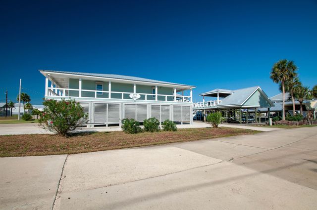 102 Constantin Dr, Golden Meadow, LA 70357