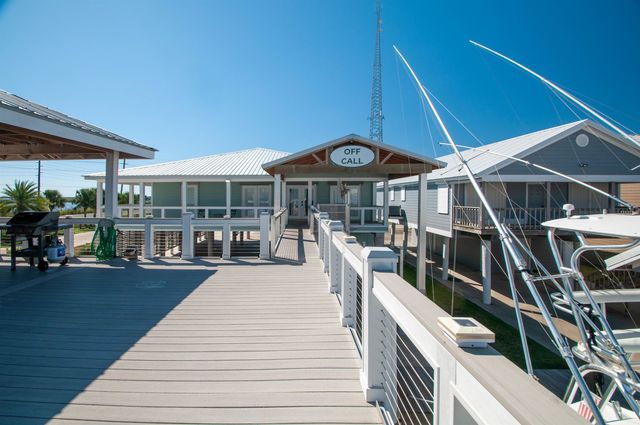 102 Constantin Dr, Golden Meadow, LA 70357