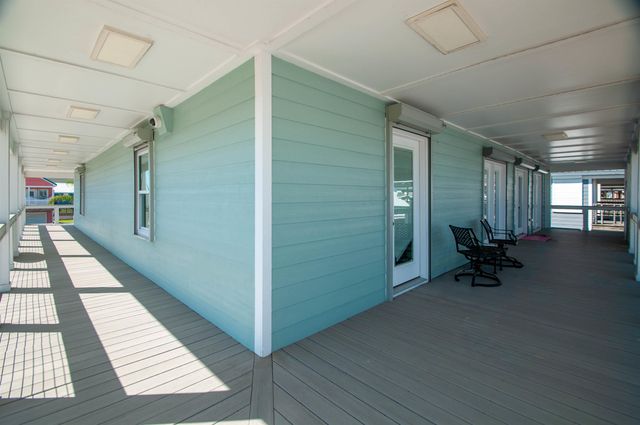 102 Constantin Dr, Golden Meadow, LA 70357