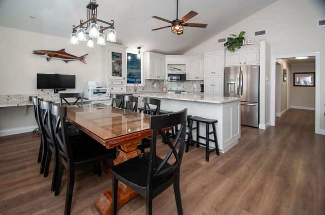 102 Constantin Dr, Golden Meadow, LA 70357