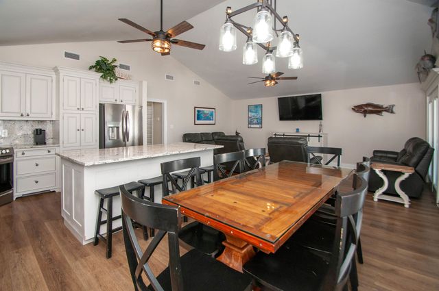 102 Constantin Dr, Golden Meadow, LA 70357