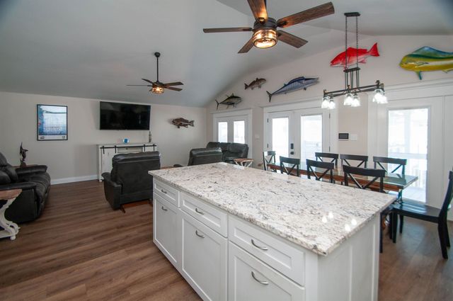 102 Constantin Dr, Golden Meadow, LA 70357