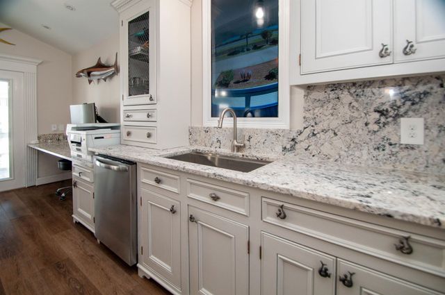 102 Constantin Dr, Golden Meadow, LA 70357