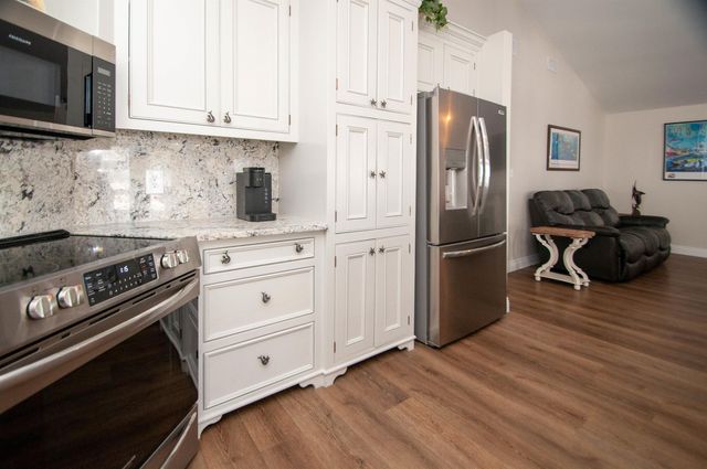 102 Constantin Dr, Golden Meadow, LA 70357