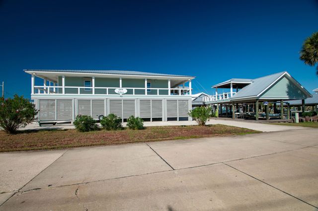 102 Constantin Dr, Golden Meadow, LA 70357