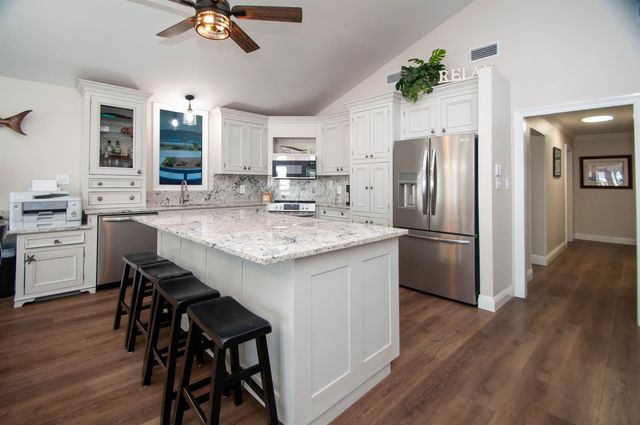 102 Constantin Dr, Golden Meadow, LA 70357