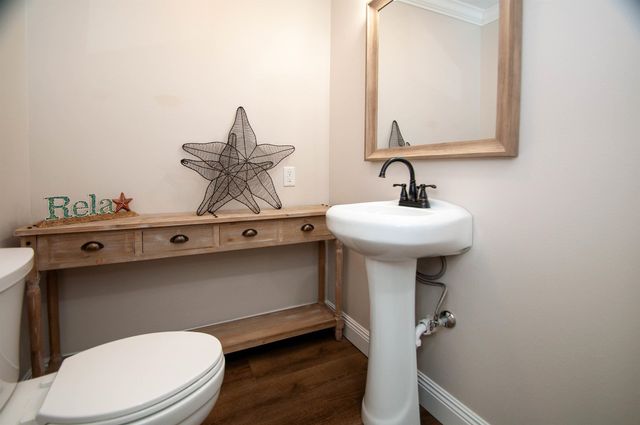 102 Constantin Dr, Golden Meadow, LA 70357