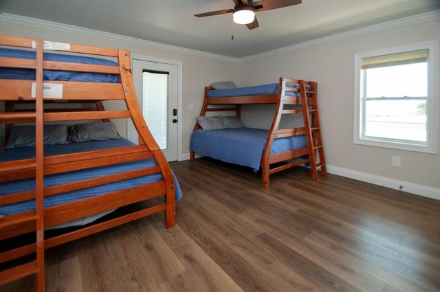 102 Constantin Dr, Golden Meadow, LA 70357