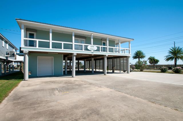 102 Constantin Dr, Golden Meadow, LA 70357