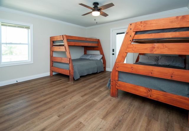 102 Constantin Dr, Golden Meadow, LA 70357