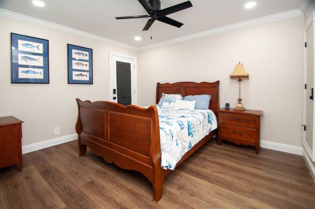 102 Constantin Dr, Golden Meadow, LA 70357