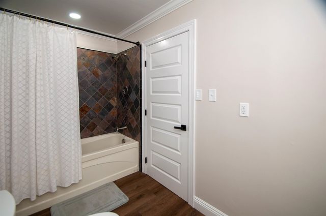 102 Constantin Dr, Golden Meadow, LA 70357