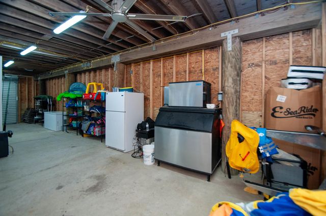 102 Constantin Dr, Golden Meadow, LA 70357