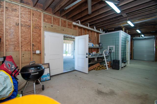 102 Constantin Dr, Golden Meadow, LA 70357