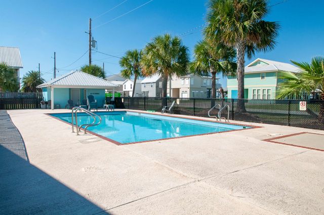 102 Constantin Dr, Golden Meadow, LA 70357