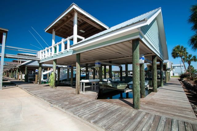 102 Constantin Dr, Golden Meadow, LA 70357