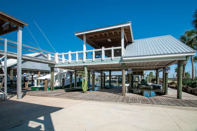 102 Constantin Dr, Golden Meadow, LA 70357