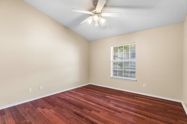434 Vicksburg Ave, Kerrville, TX 78028