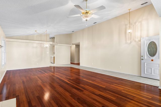 434 Vicksburg Ave, Kerrville, TX 78028