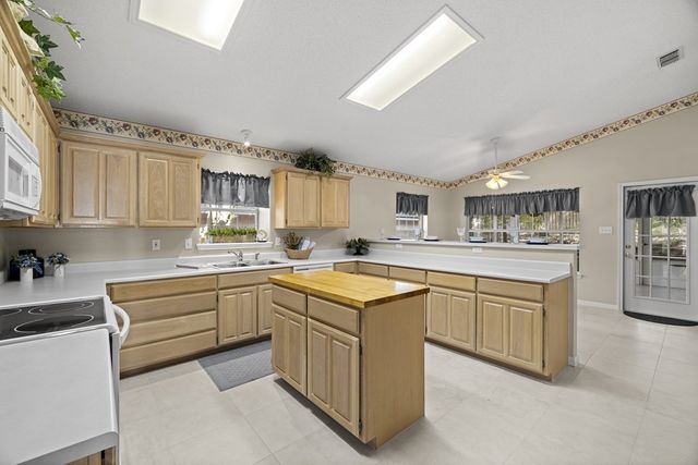 434 Vicksburg Ave, Kerrville, TX 78028