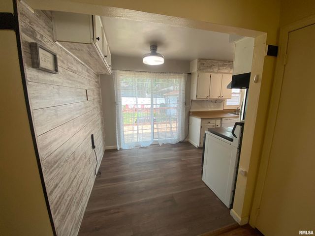 1203 N THORNWOOD Avenue, Davenport, IA 52804