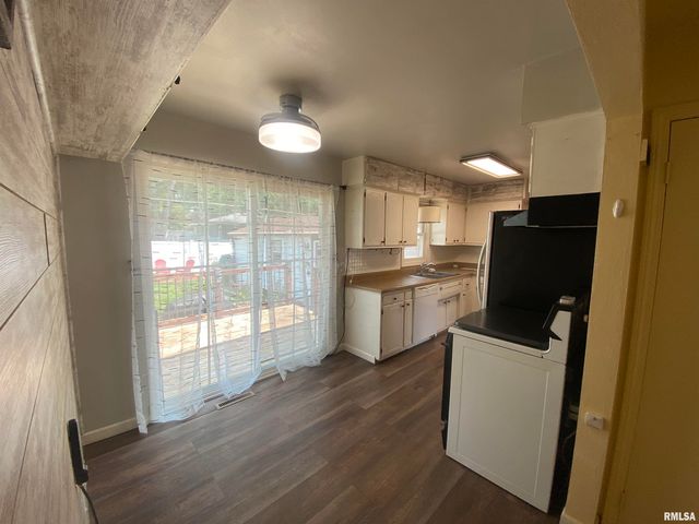 1203 N THORNWOOD Avenue, Davenport, IA 52804