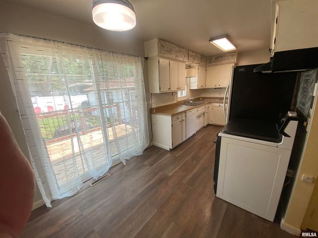 1203 N THORNWOOD Avenue, Davenport, IA 52804