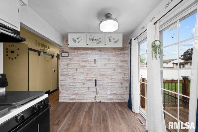 1203 N THORNWOOD Avenue, Davenport, IA 52804