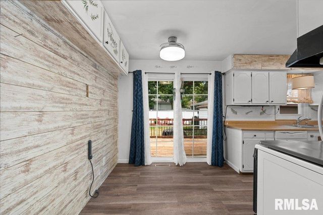 1203 N THORNWOOD Avenue, Davenport, IA 52804