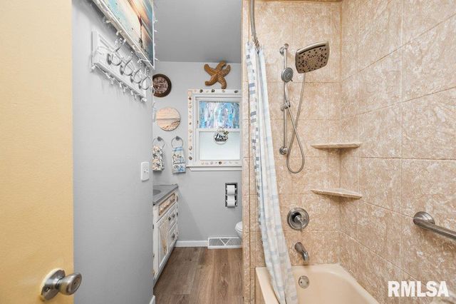 1203 N THORNWOOD Avenue, Davenport, IA 52804